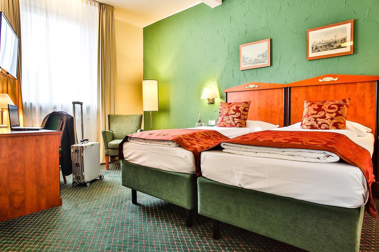 Parkhotel Krone Бенсхайм Экстерьер фото