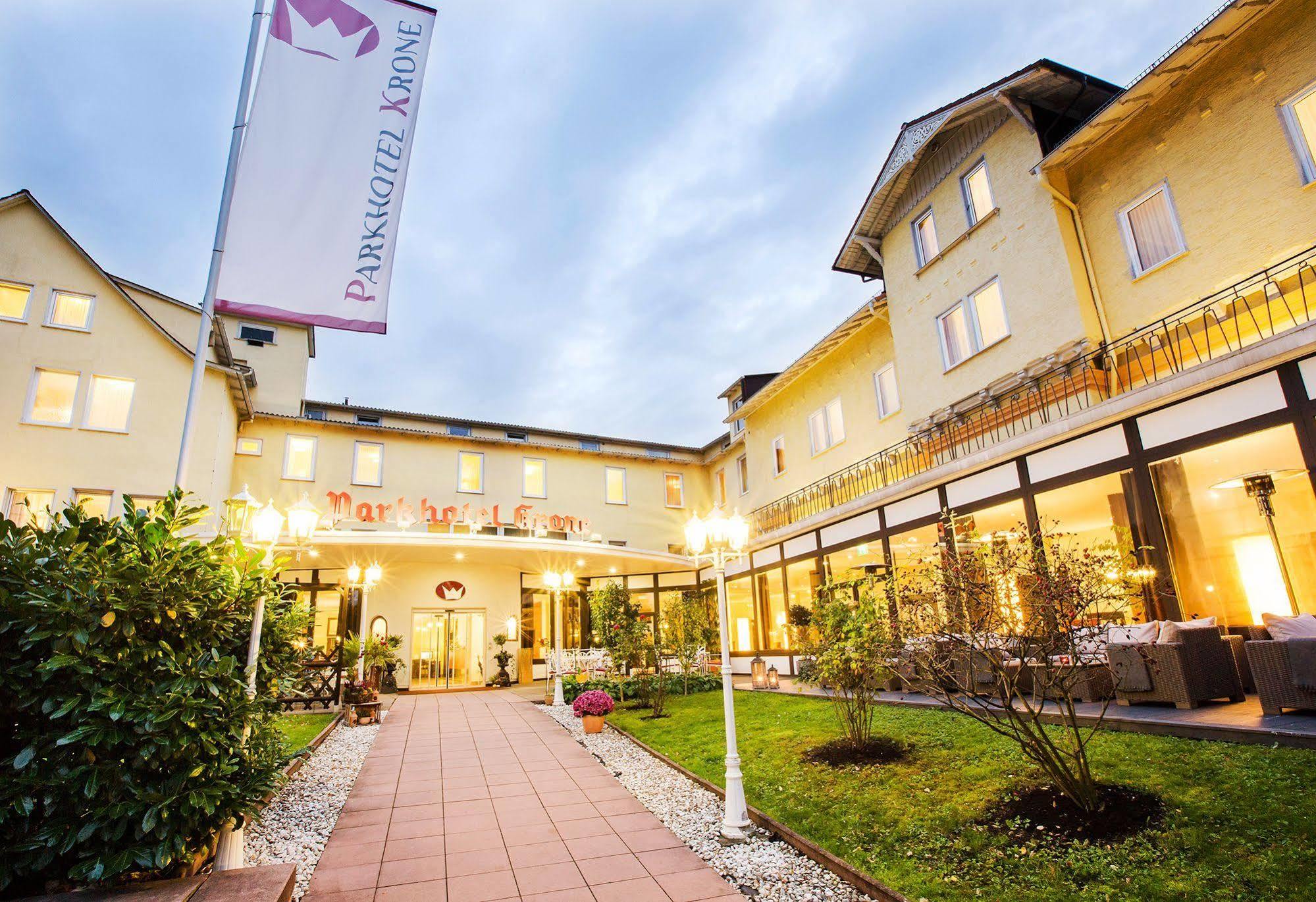 Parkhotel Krone Бенсхайм Экстерьер фото